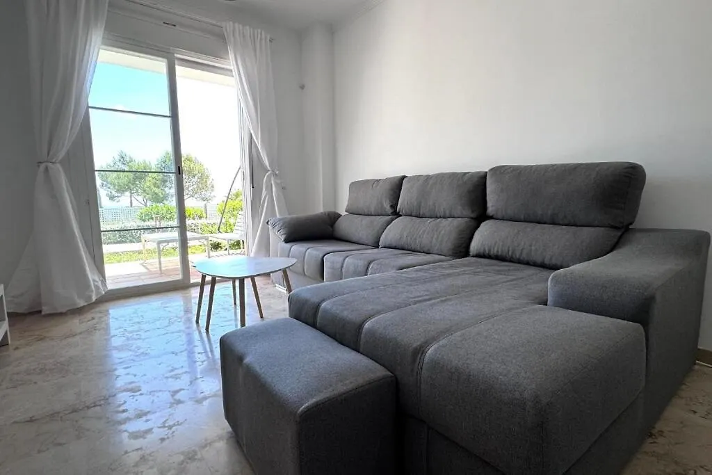 Bright And Quiet Apartment With A Pool 마닐바